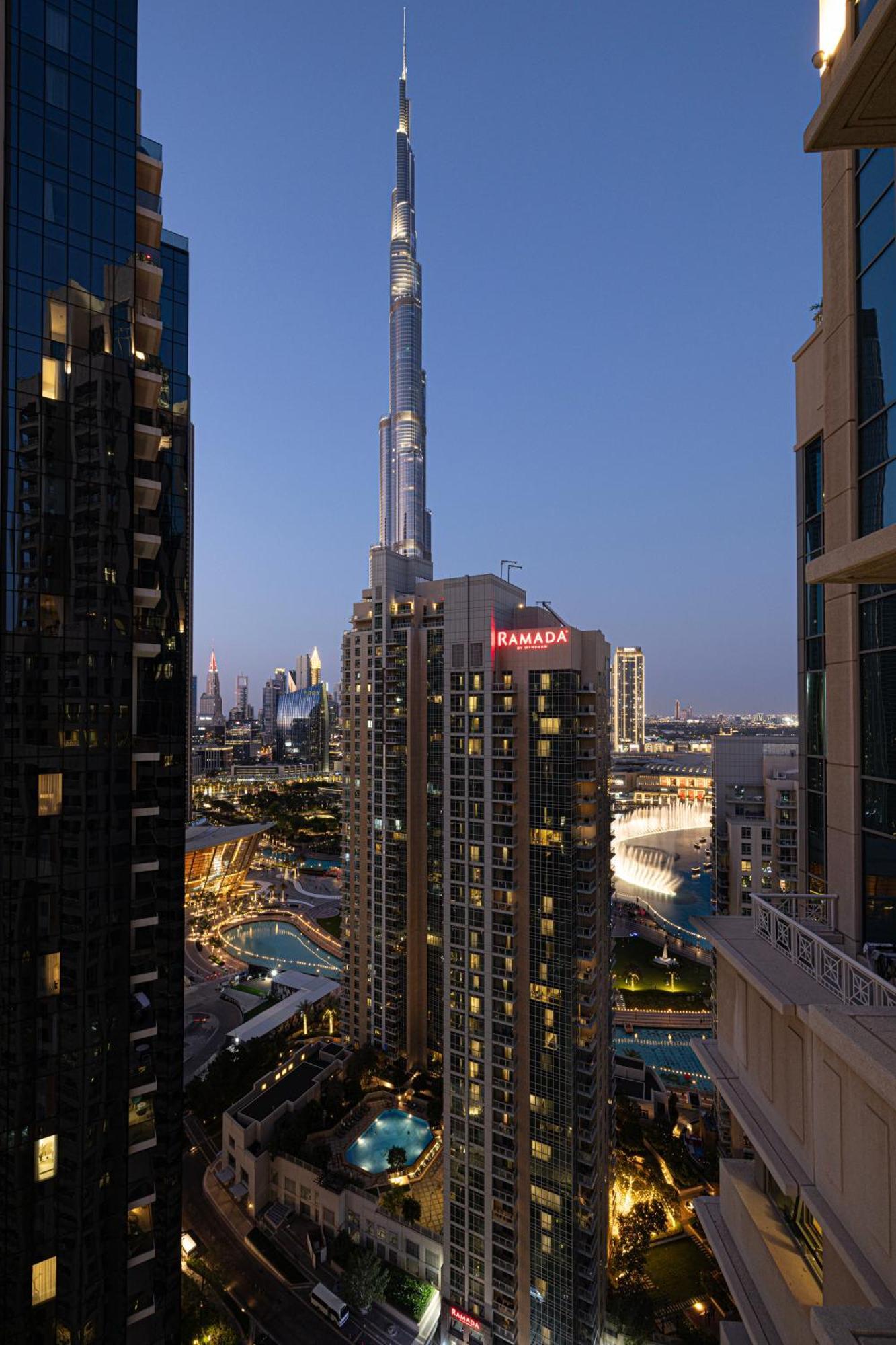 First Class 3Br Burj Khalifa & Fountain View Lägenhet Dubai Exteriör bild